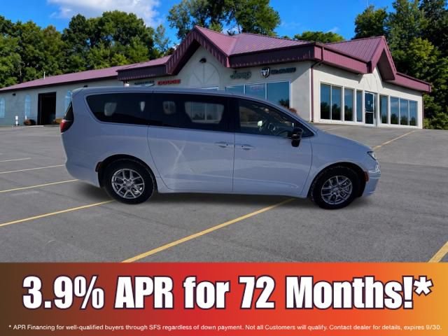 New 2026 Chrysler Pacifica Select FWD image 3