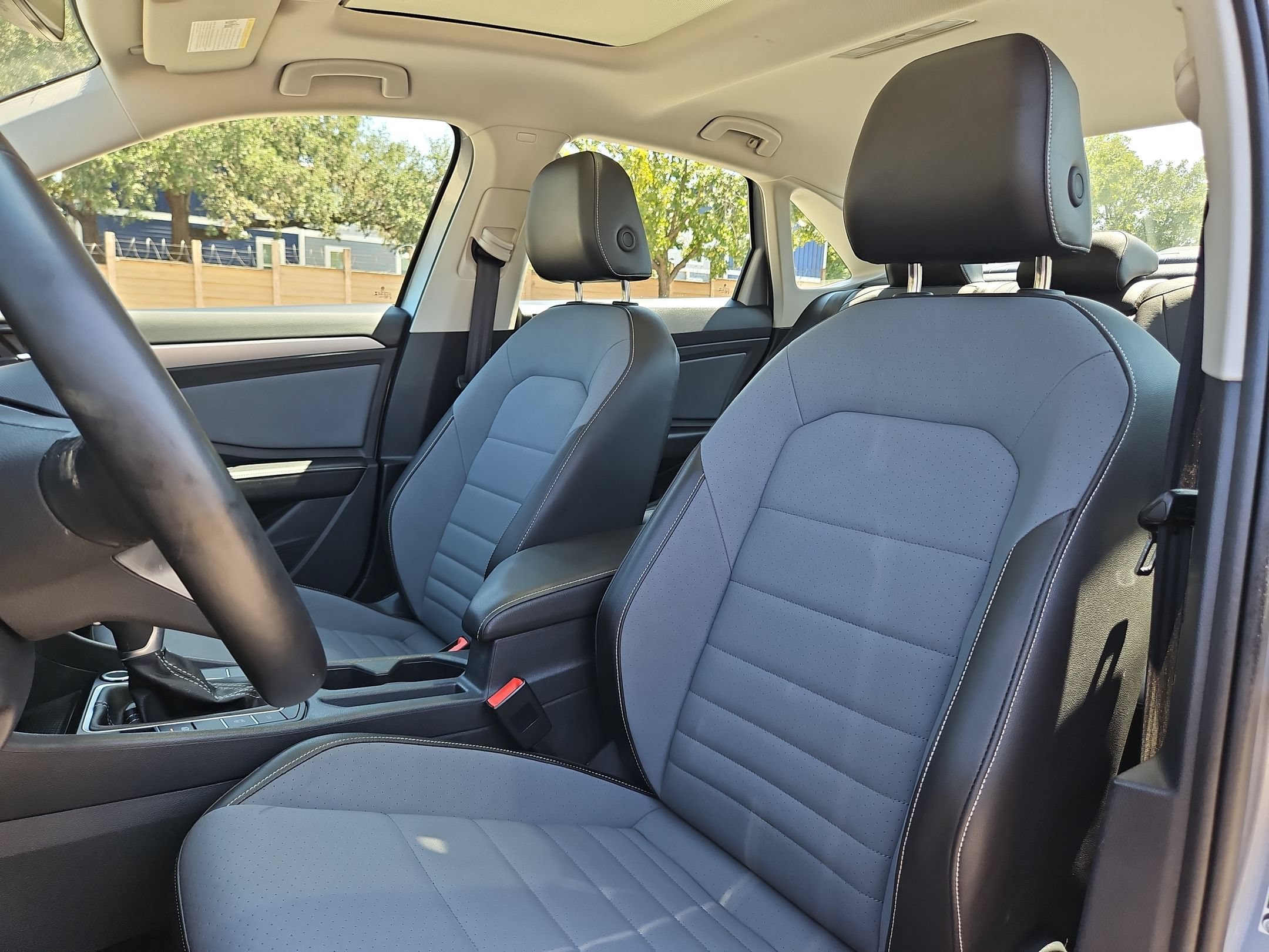 Used 2025 Volkswagen Jetta SE FWD image 13