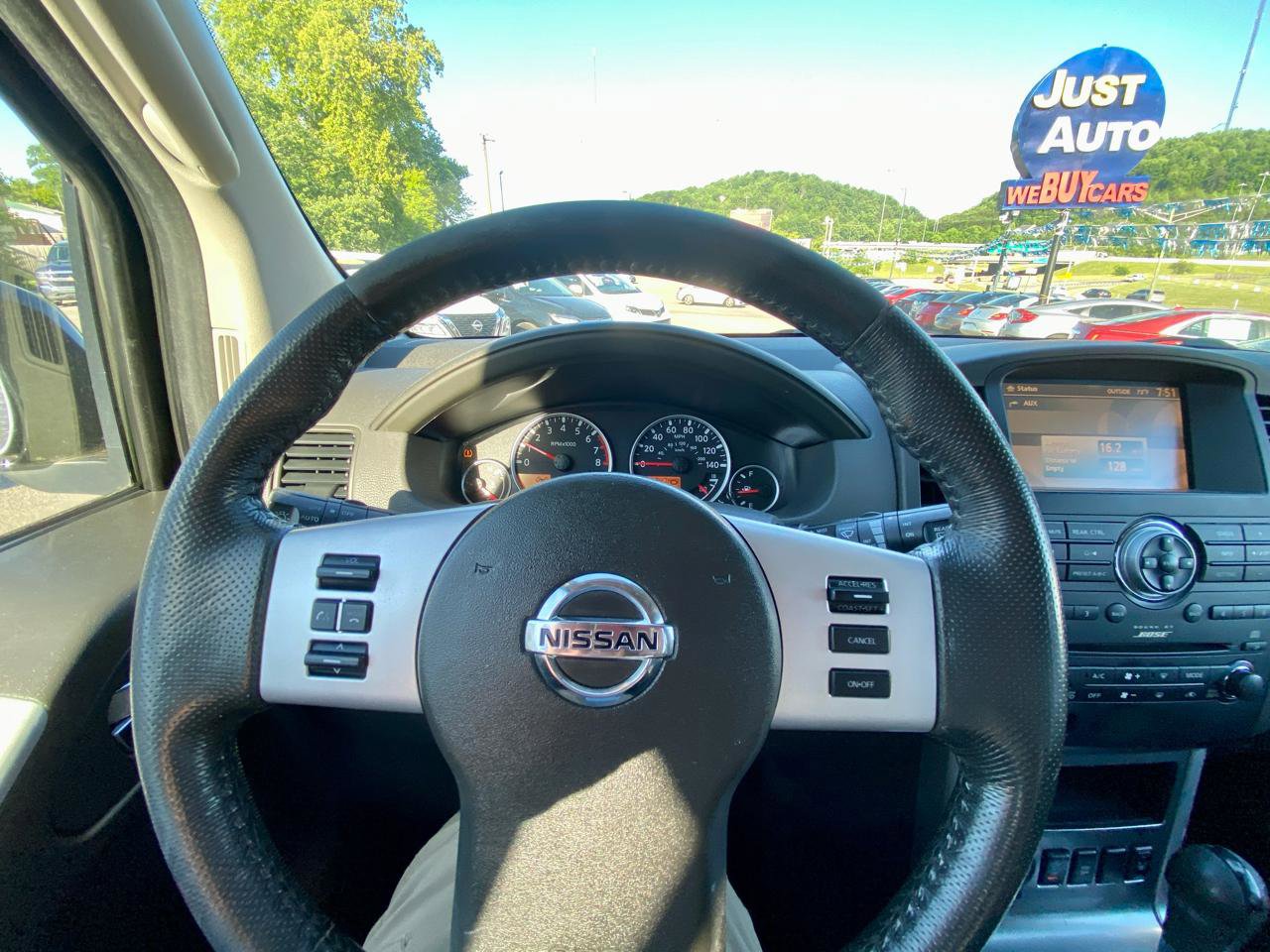 Used 2011 Nissan Pathfinder Silver AWD/4WD image 16