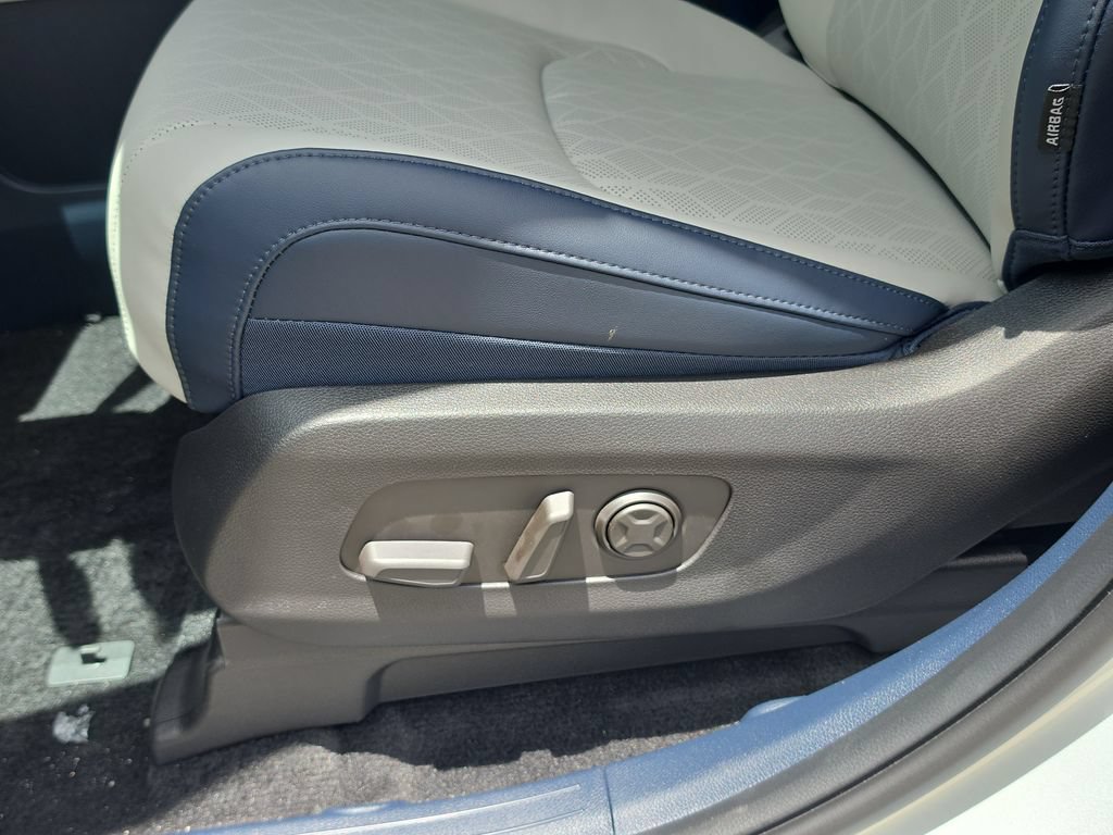 New 2026 Kia Carnival EX FWD image 22