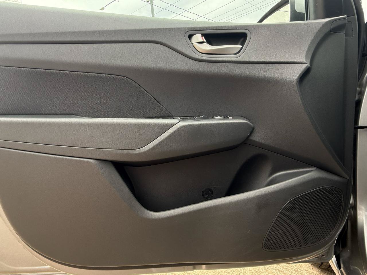 Used 2021 Hyundai Accent SE FWD image 11