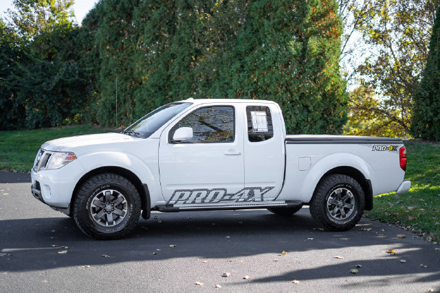 Used 2014 Nissan Frontier PRO-4X w/ Pro-4x Graphics Package AWD/4WD image 9