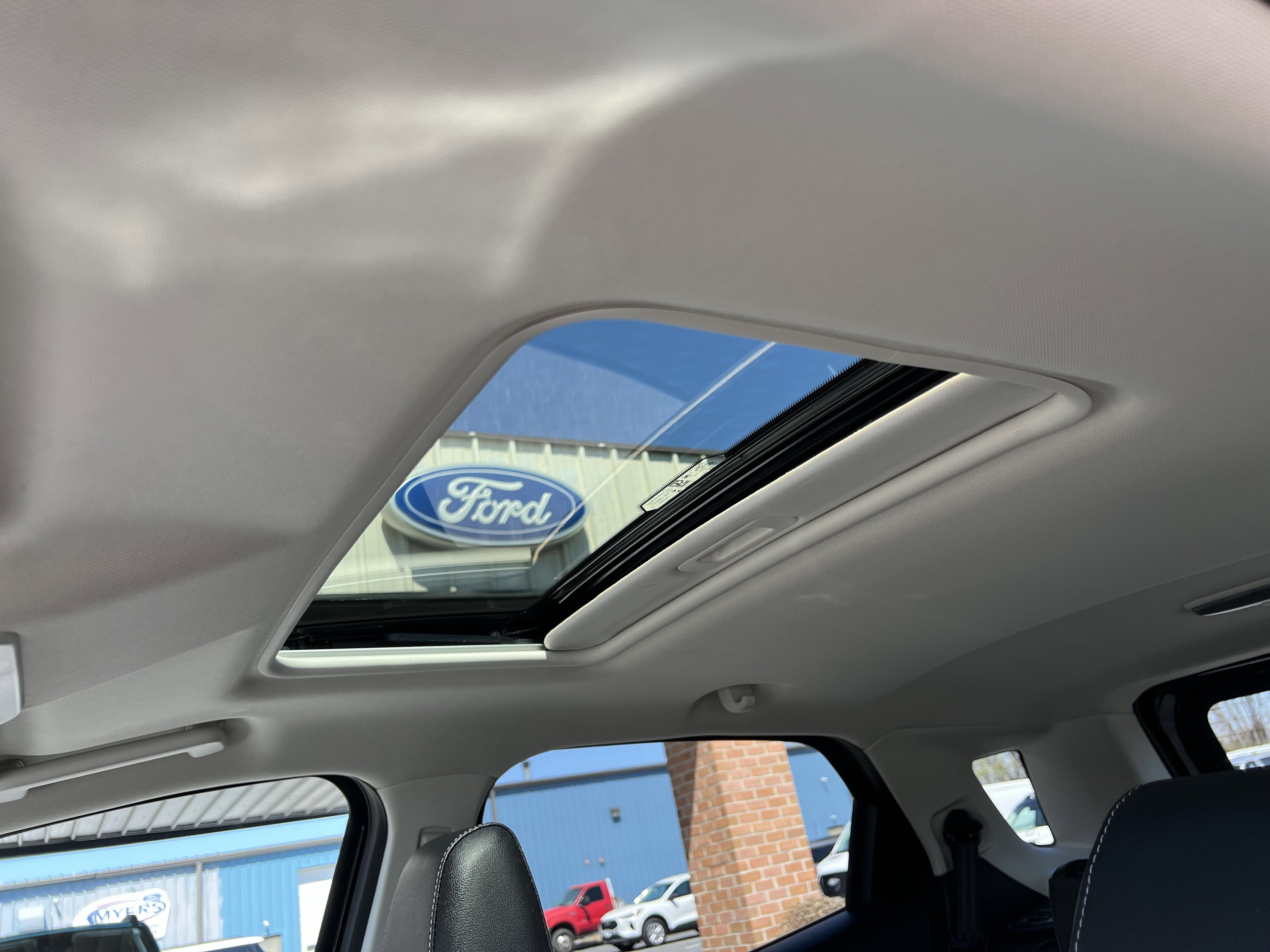 Used 2022 Ford EcoSport Titanium AWD/4WD image 12