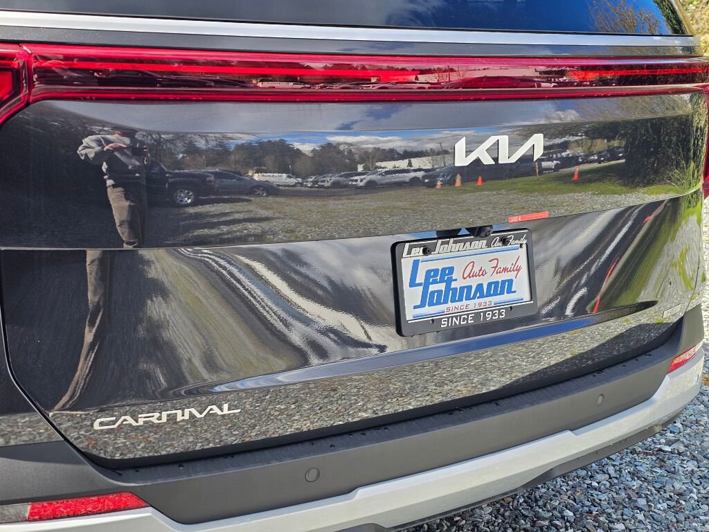 New 2026 Kia Carnival EX image 25