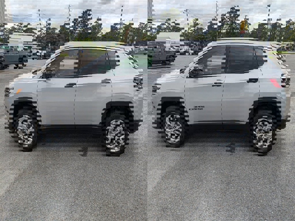 New 2025 Jeep Compass Sport image 7