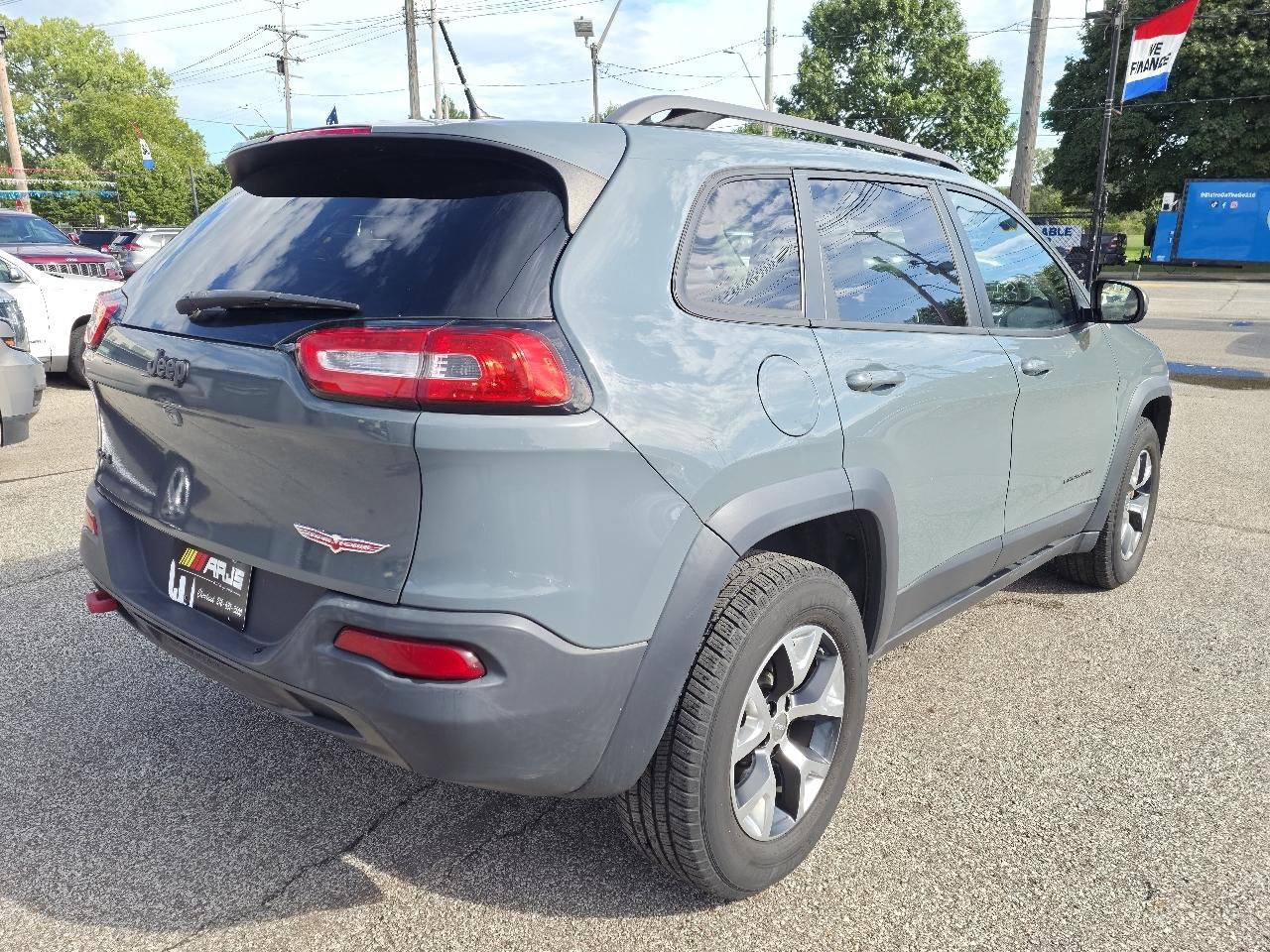 Used 2015 Jeep Cherokee Trailhawk w/ Cold Weather Group AWD/4WD image 5