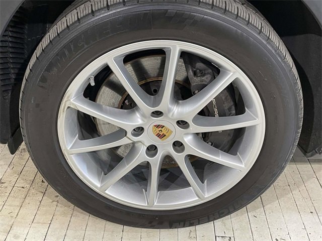 Certified 2022 Porsche Cayenne Platinum Edition image 13