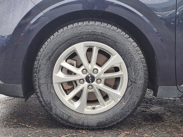 Certified 2024 Kia Carnival LX image 22