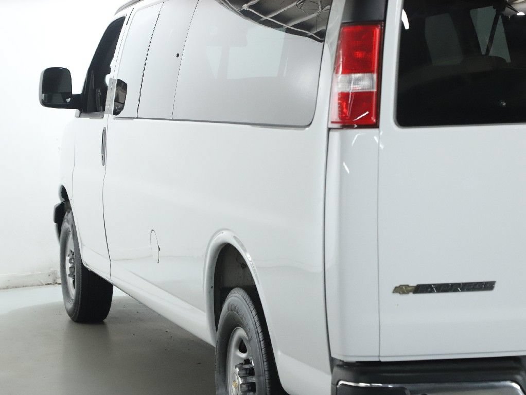 Used 2025 Chevrolet Express 3500 LT w/ LT Preferred Equipment Group RWD image 39