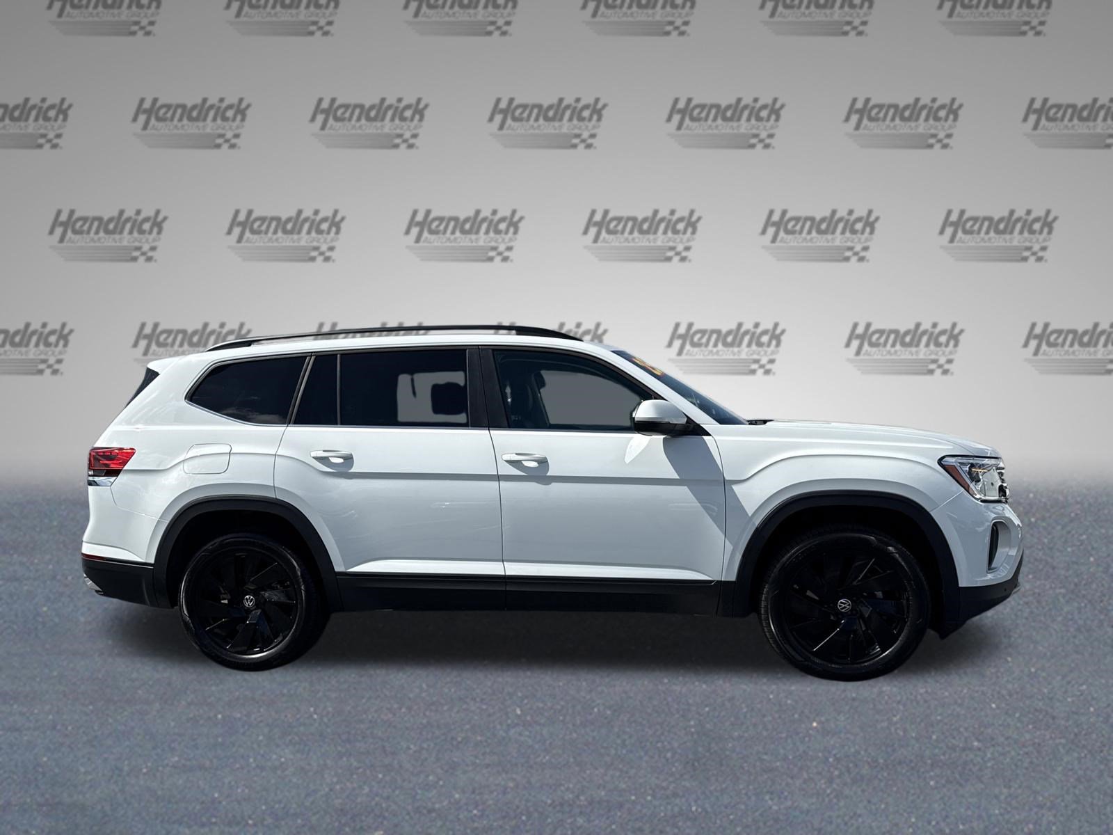 Used 2025 Volkswagen Atlas SE image 11