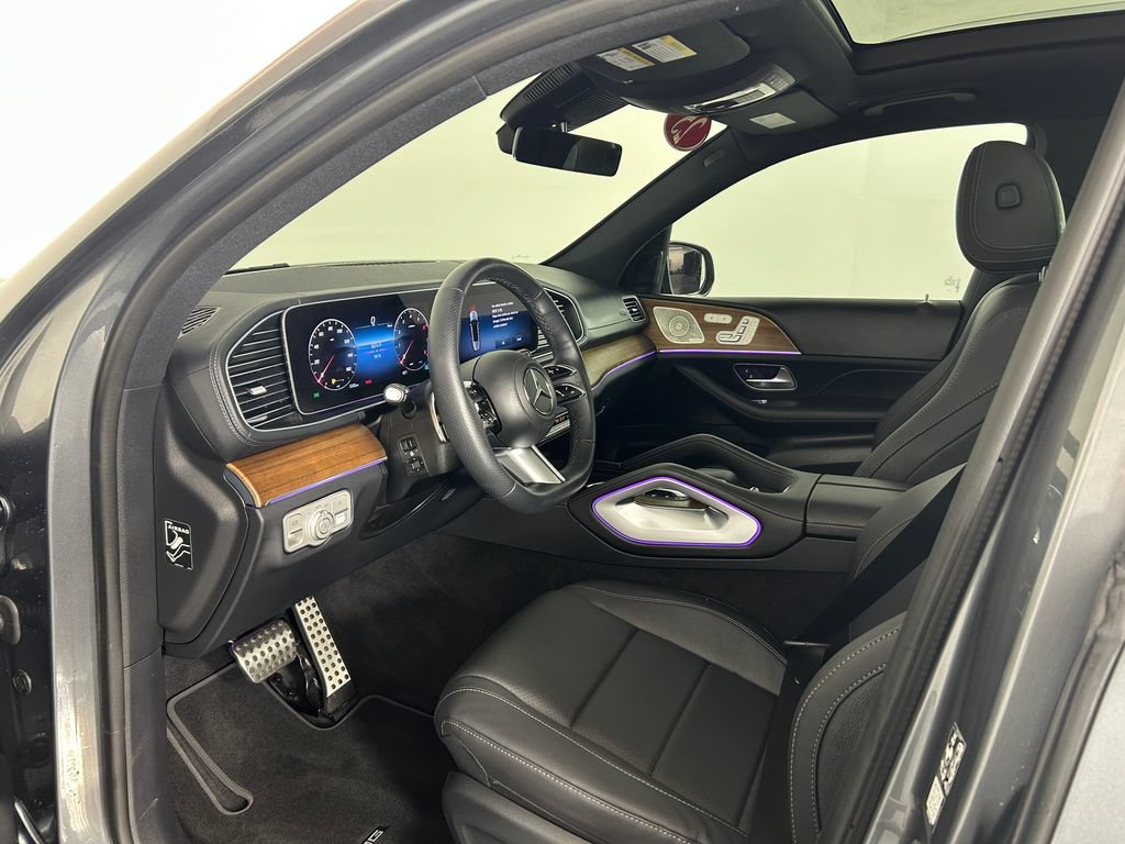 Used 2025 Mercedes-Benz GLS 450 4MATIC image 4