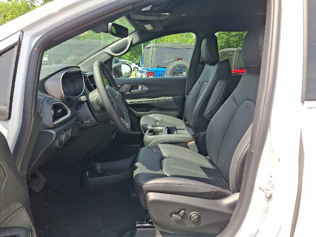 New 2027 Chrysler Pacifica Select AWD/4WD image 10