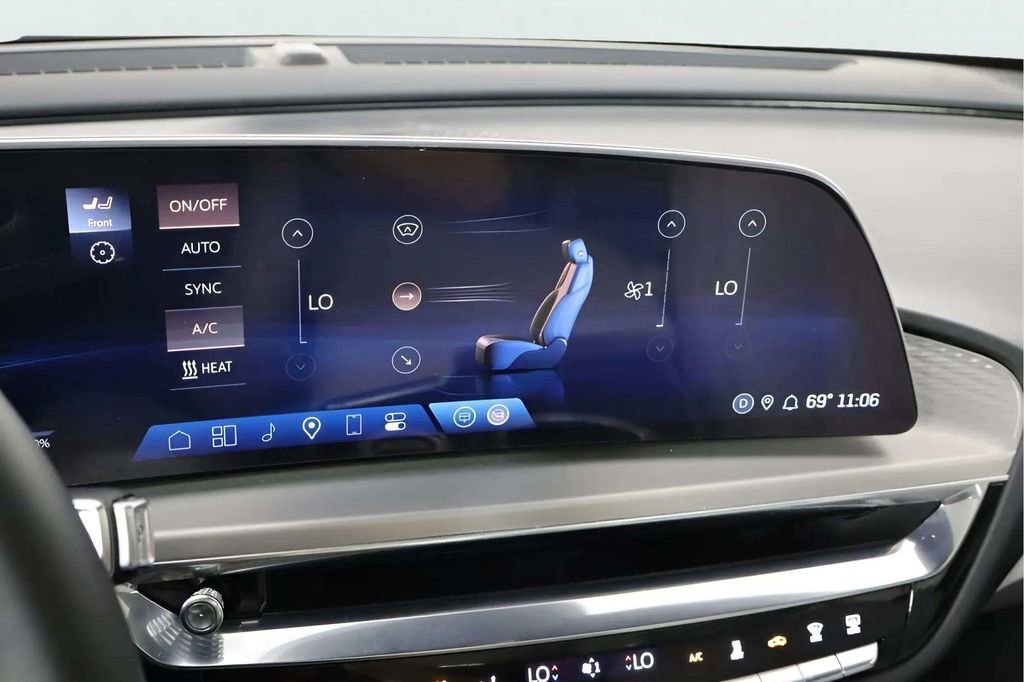 Used 2024 Cadillac Lyriq Luxury image 24