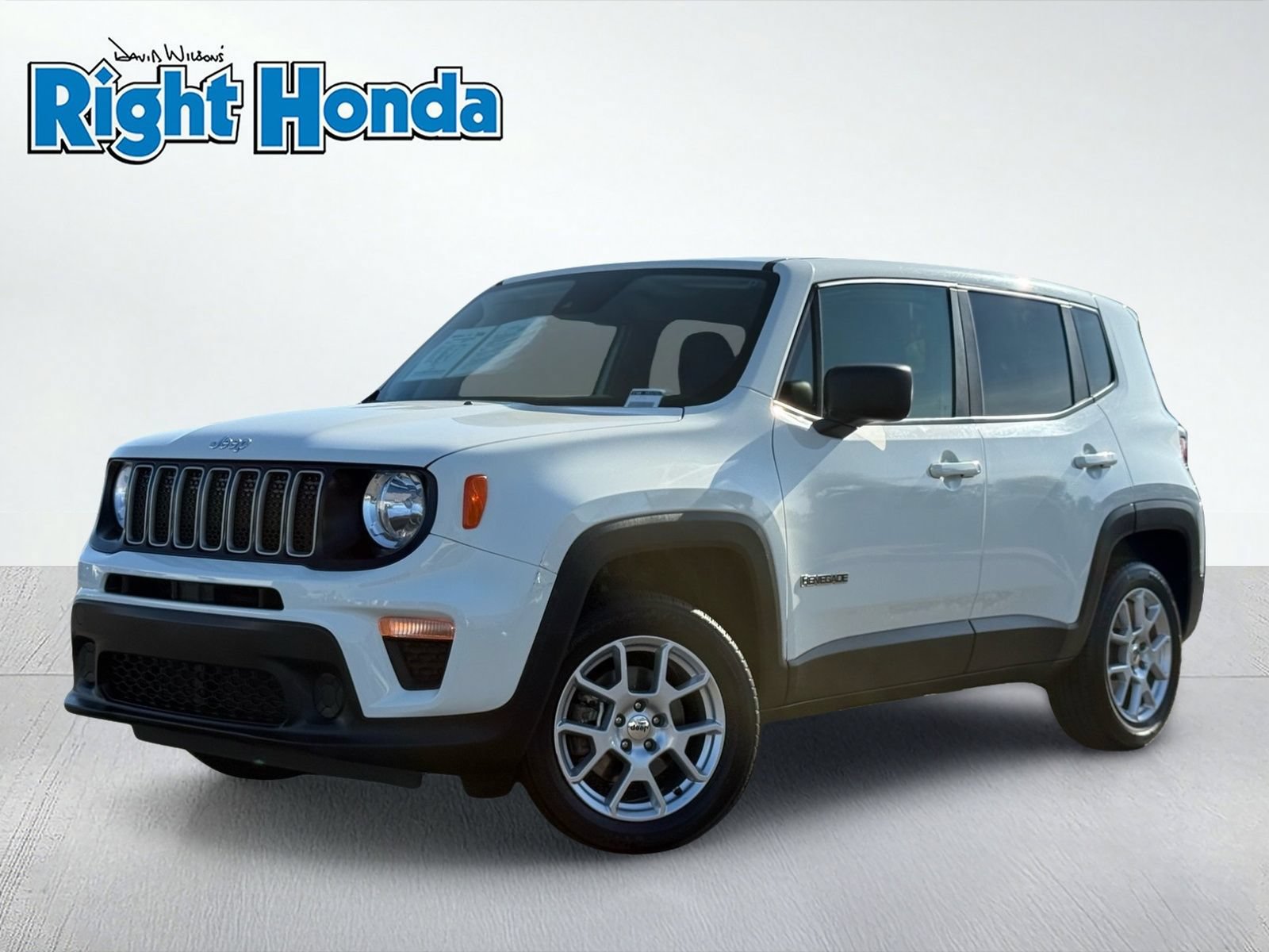 Used 2023 Jeep Renegade Latitude AWD/4WD image 2