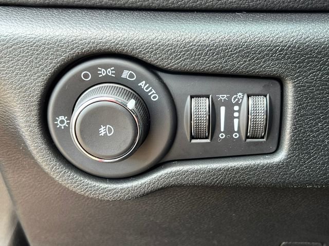 New 2026 Chrysler Pacifica Select AWD/4WD image 19