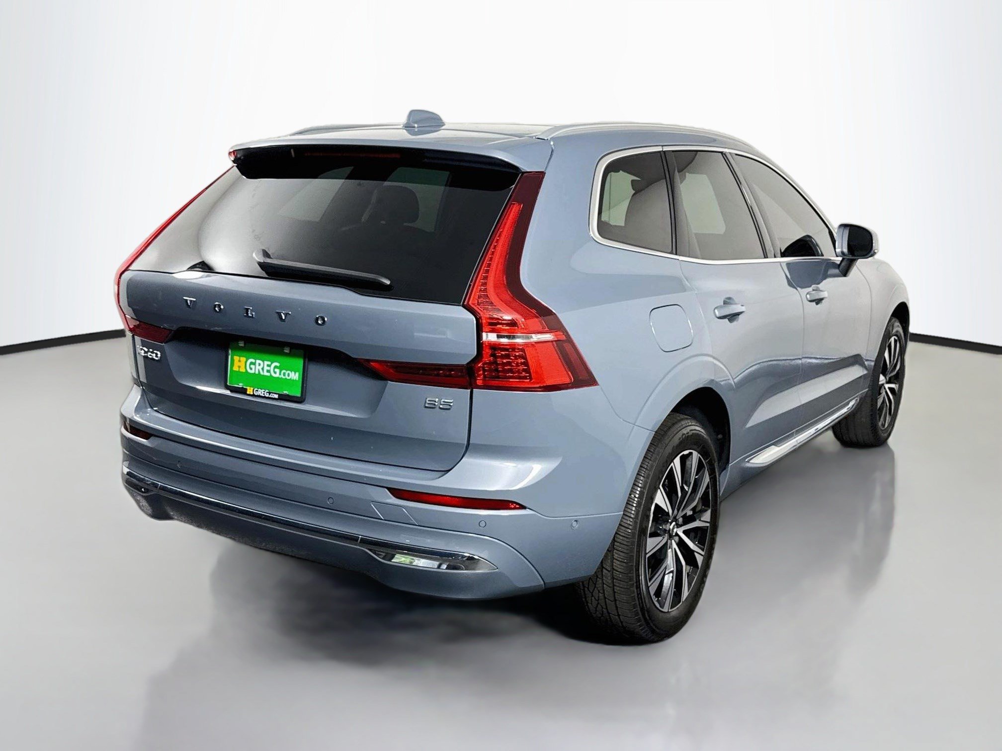 Used 2023 Volvo XC60 B5 Plus FWD image 10
