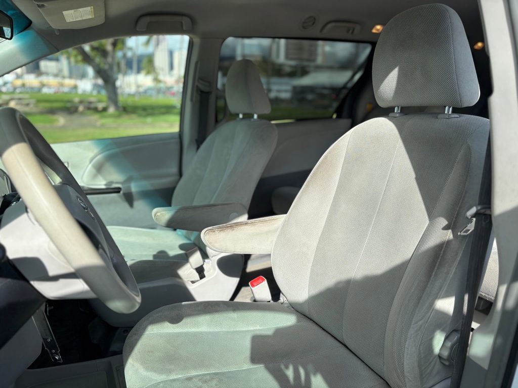 Used 2013 Toyota Sienna L FWD image 8