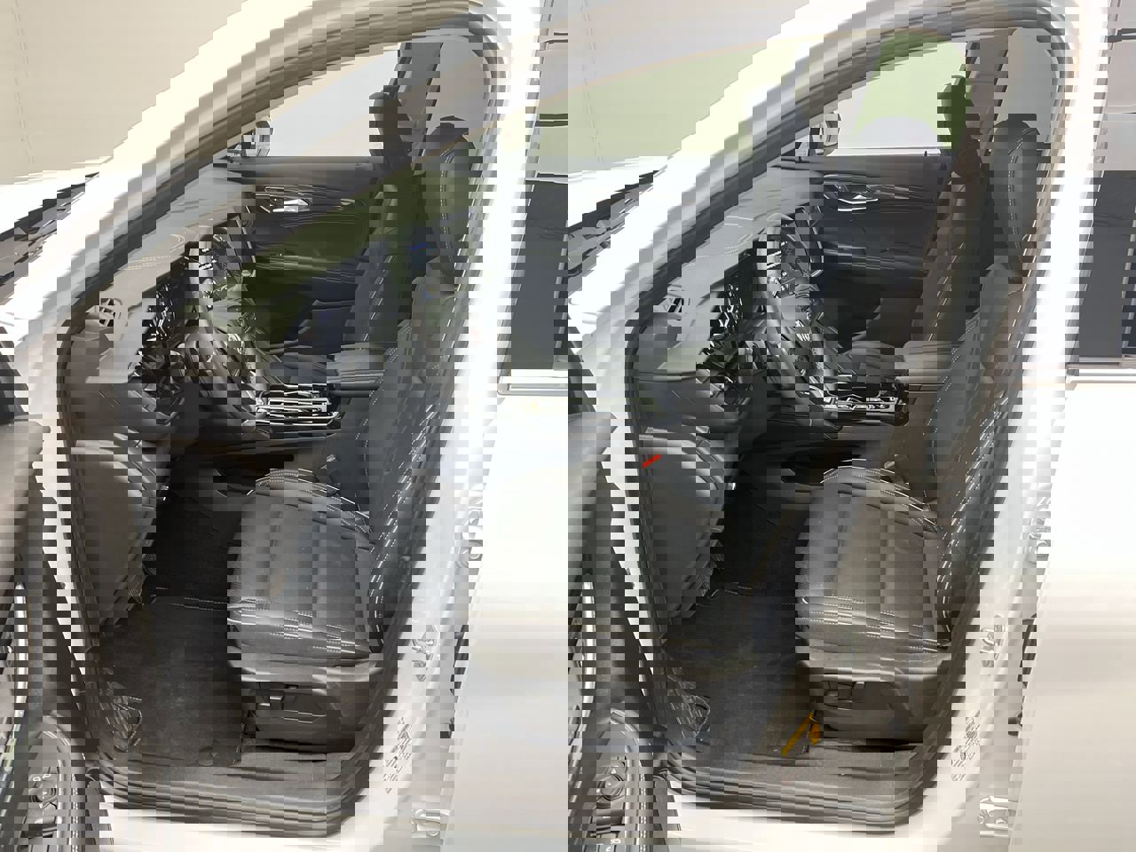 Certified 2023 Buick Envision Essence image 3