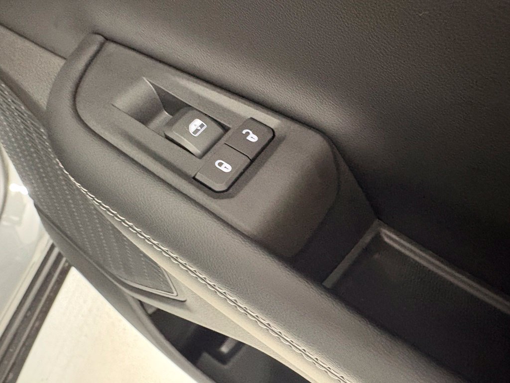 New 2027 Jeep Grand Cherokee Altitude RWD image 16