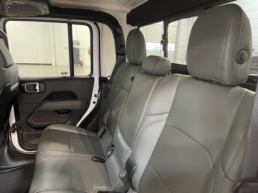 New 2025 Jeep Gladiator Mojave image 11