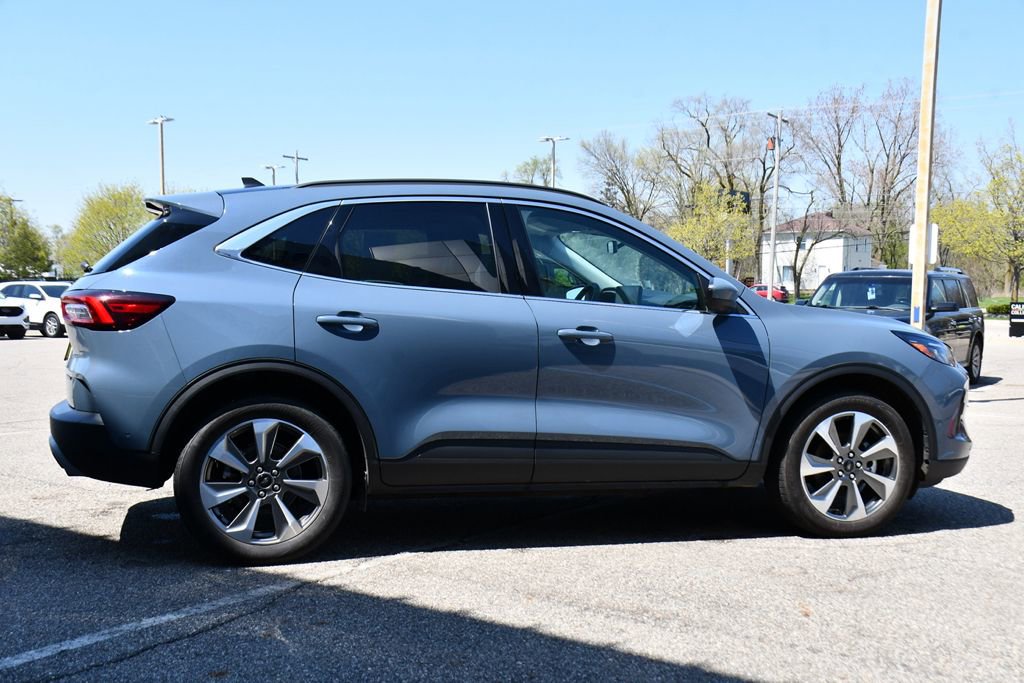 Used 2023 Ford Escape Platinum w/ Premium Technology Package AWD/4WD image 7
