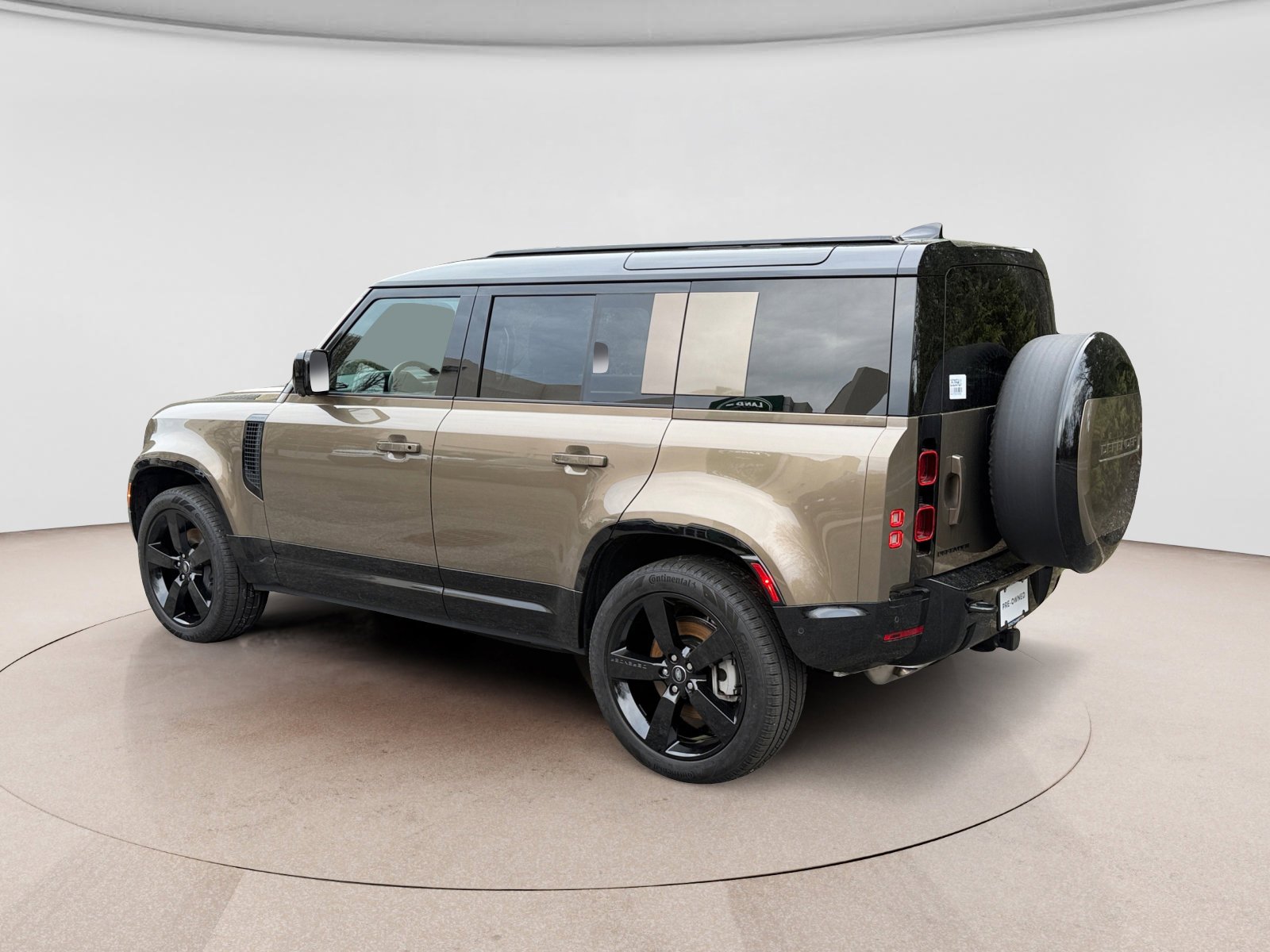 Used 2025 Land Rover Defender 110 X-Dynamic SE image 3