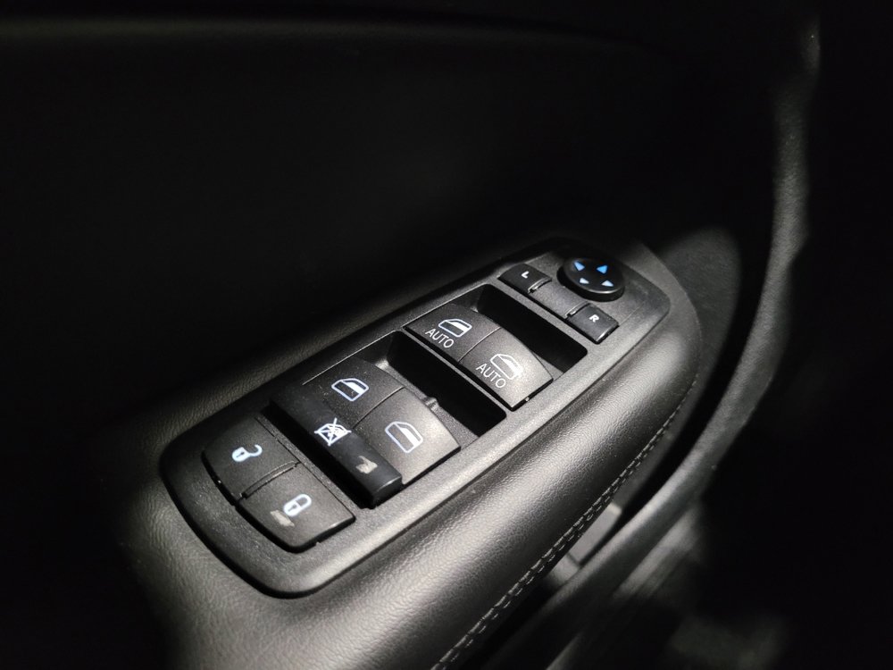 Used 2015 Chrysler 200 C FWD image 27