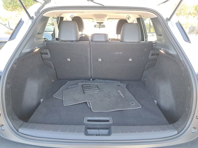 Used 2025 Nissan Kicks SR image 9