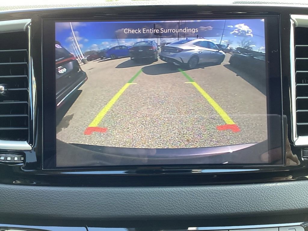 Used 2023 Chrysler Pacifica Touring-L FWD image 23