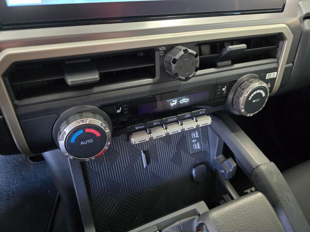 Used 2024 Toyota Tacoma TRD Off-Road image 31