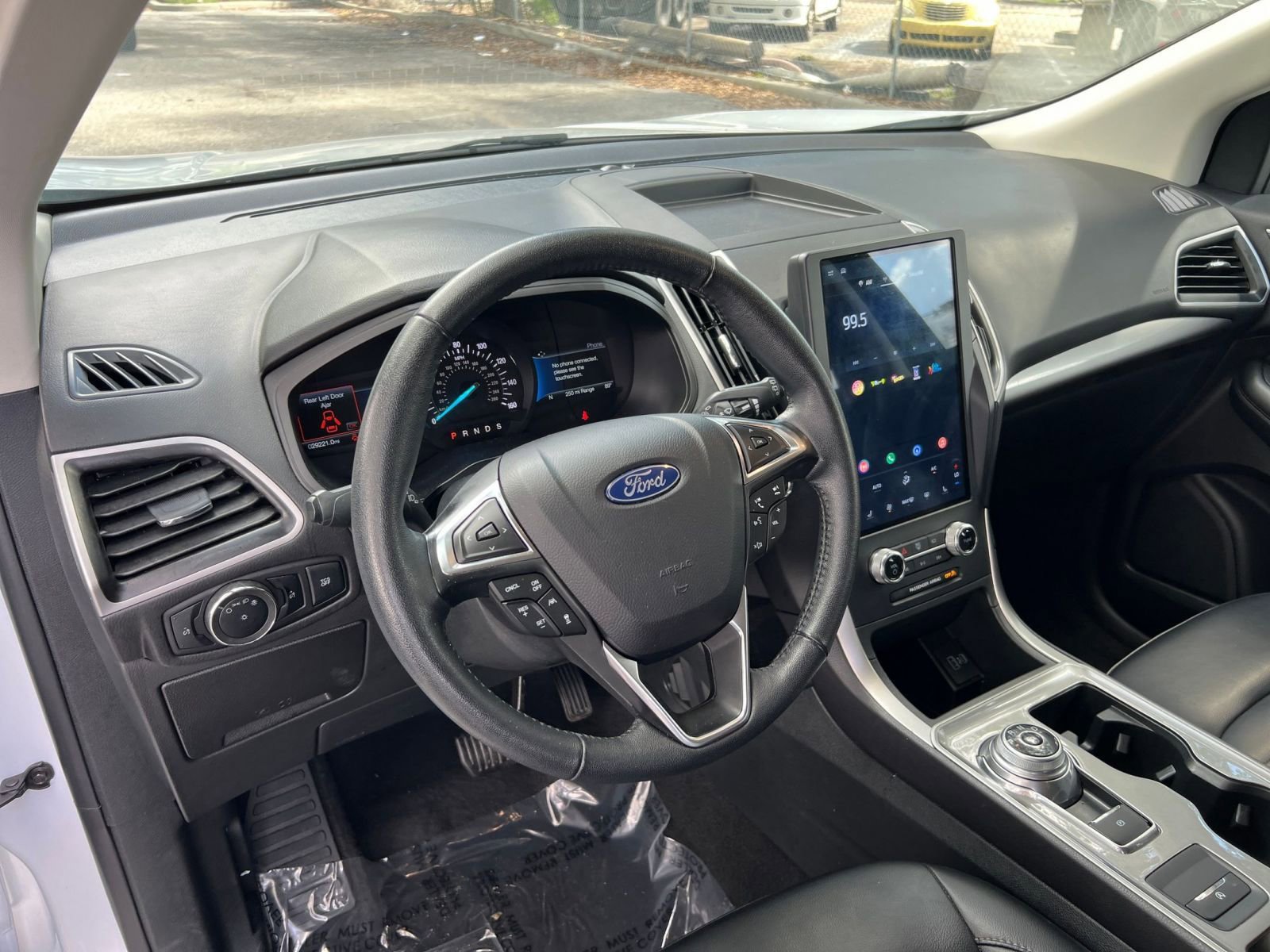 Used 2024 Ford Edge SEL image 32