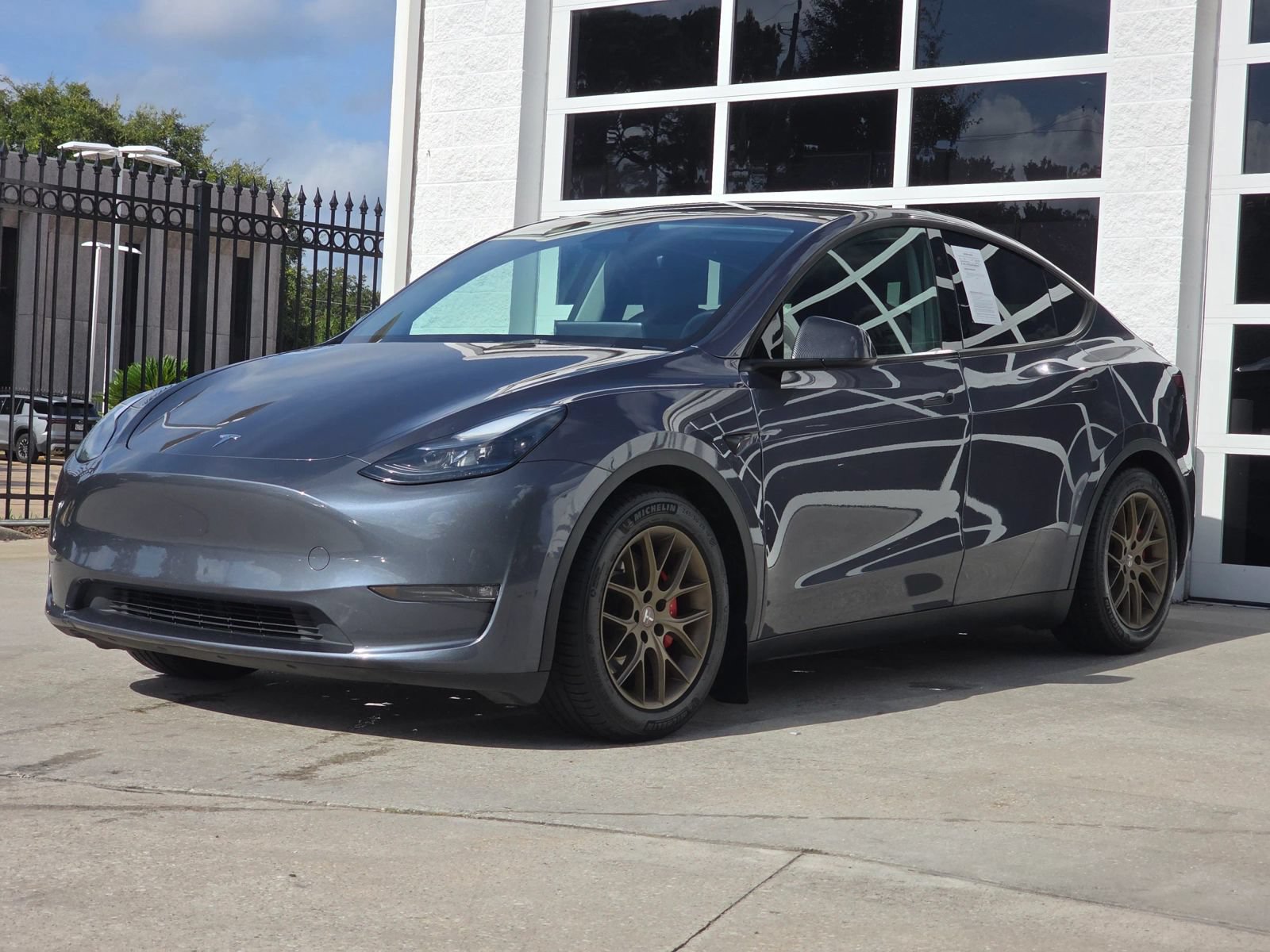 Used 2023 Tesla Model Y Performance AWD/4WD image 10