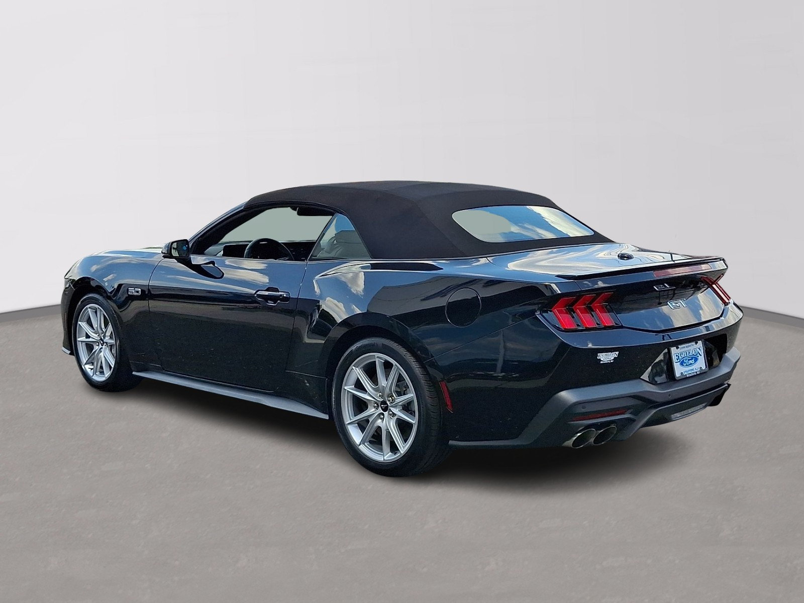 Used 2025 Ford Mustang GT Premium RWD image 4