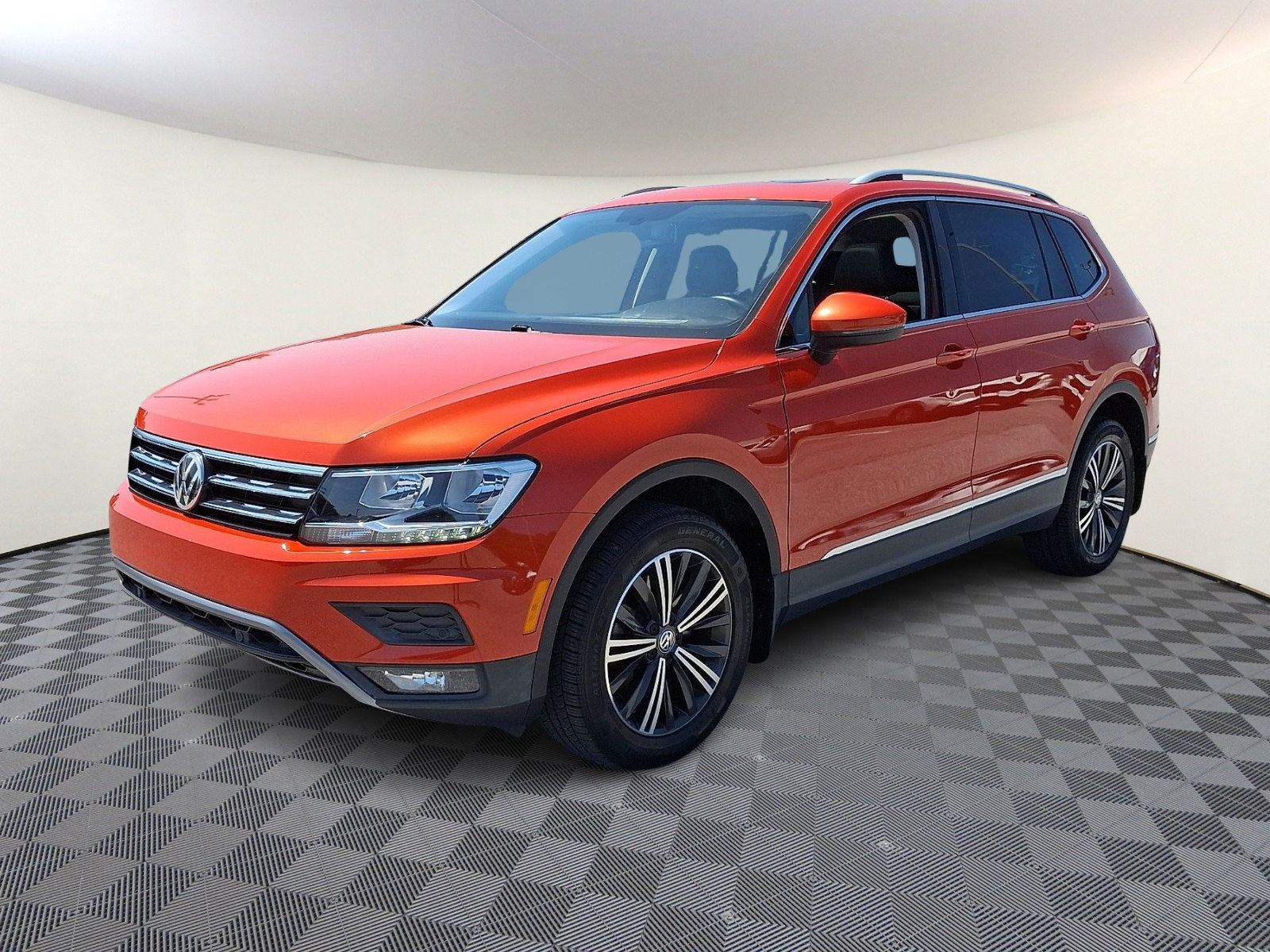 Used 2019 Volkswagen Tiguan SEL w/ 3rd Row Seat Package AWD/4WD image 3