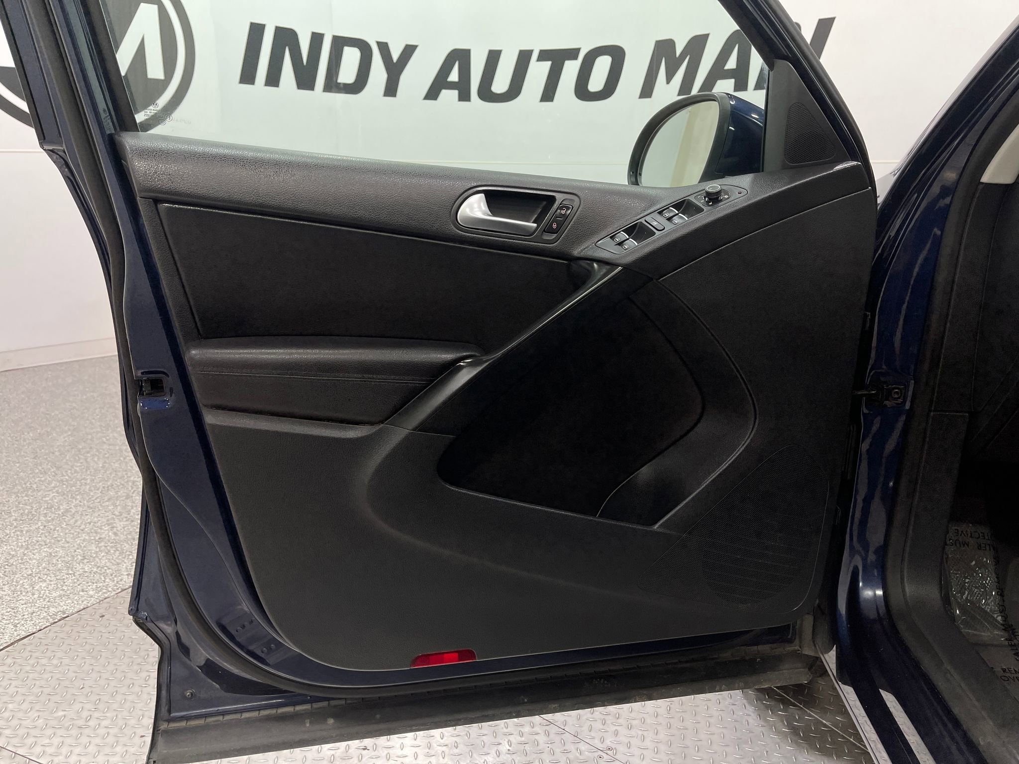 Used 2016 Volkswagen Tiguan SE image 15