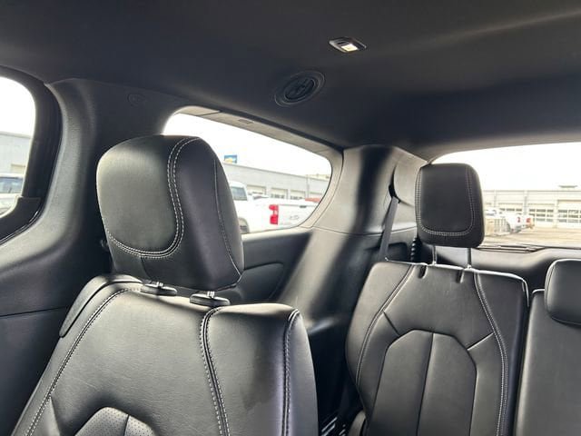Used 2025 Chrysler Pacifica Select FWD image 17