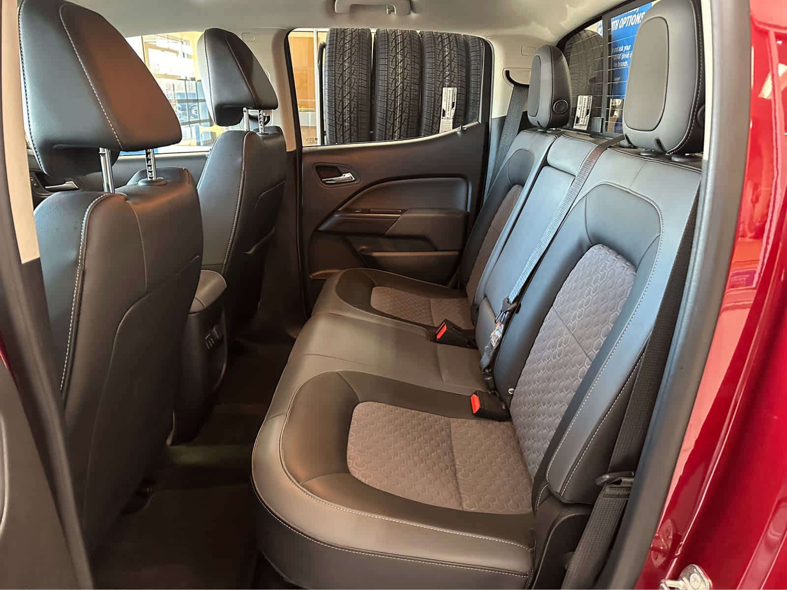 Used 2018 Chevrolet Colorado Z71 AWD/4WD image 27