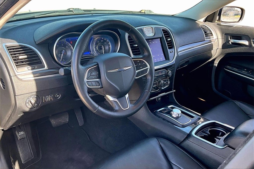 Used 2021 Chrysler 300 Touring L image 13