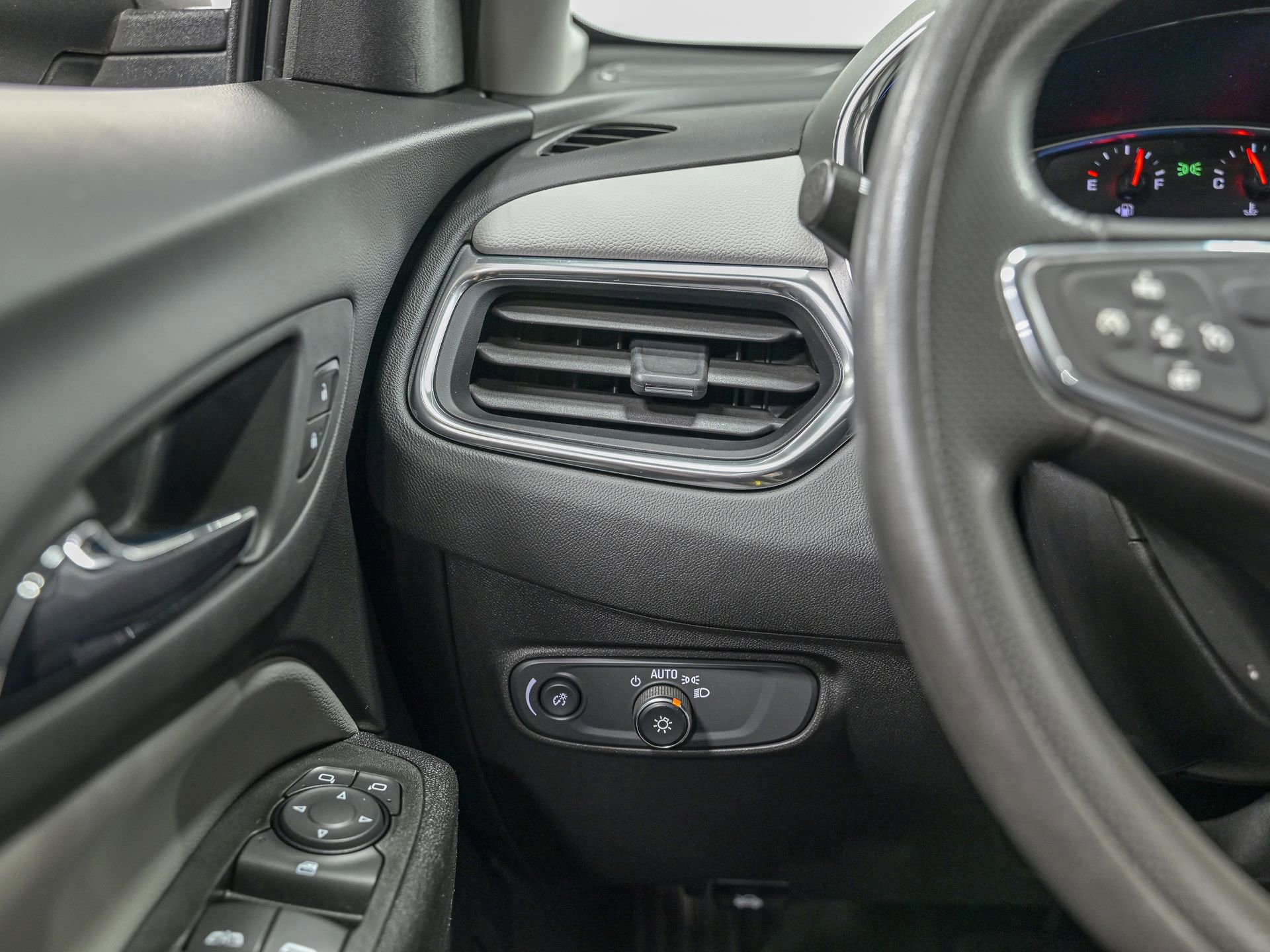 Used 2024 Chevrolet Equinox LS w/ LS Convenience Package image 18