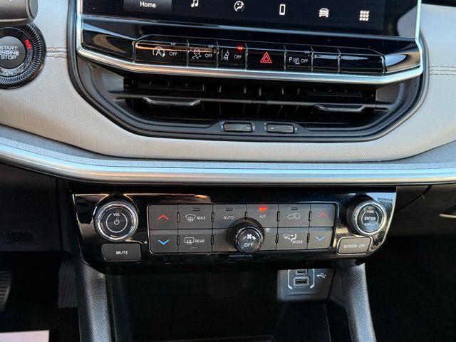 Used 2025 Jeep Compass Limited image 21