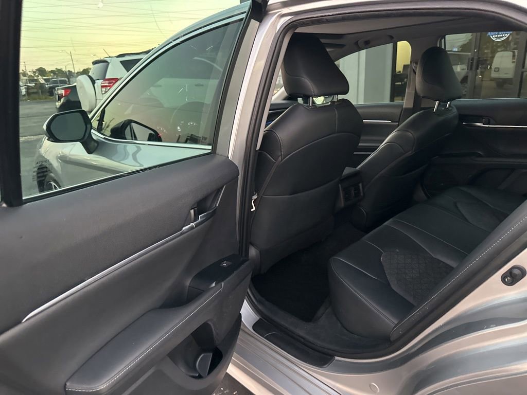 Used 2019 Toyota Camry XSE image 14