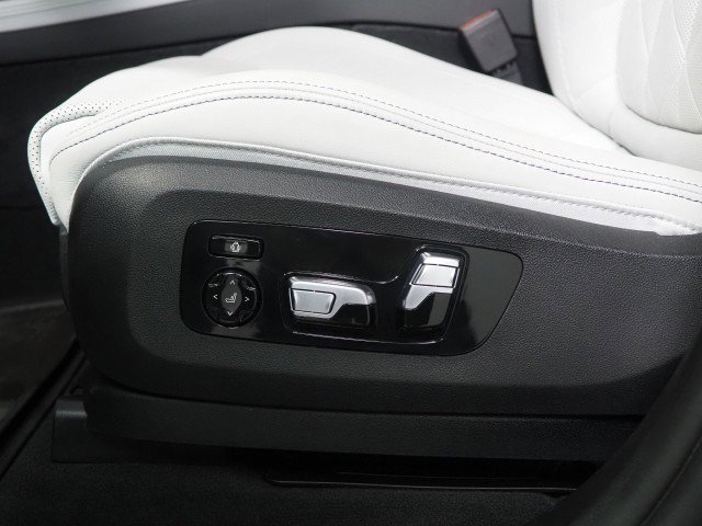Used 2024 BMW X7 xDrive40i image 78