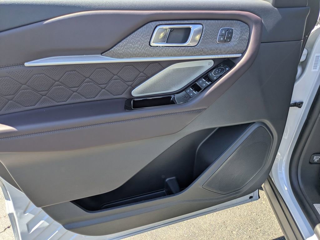 Used 2025 Ford Explorer Platinum w/ LUX Leather Package image 15