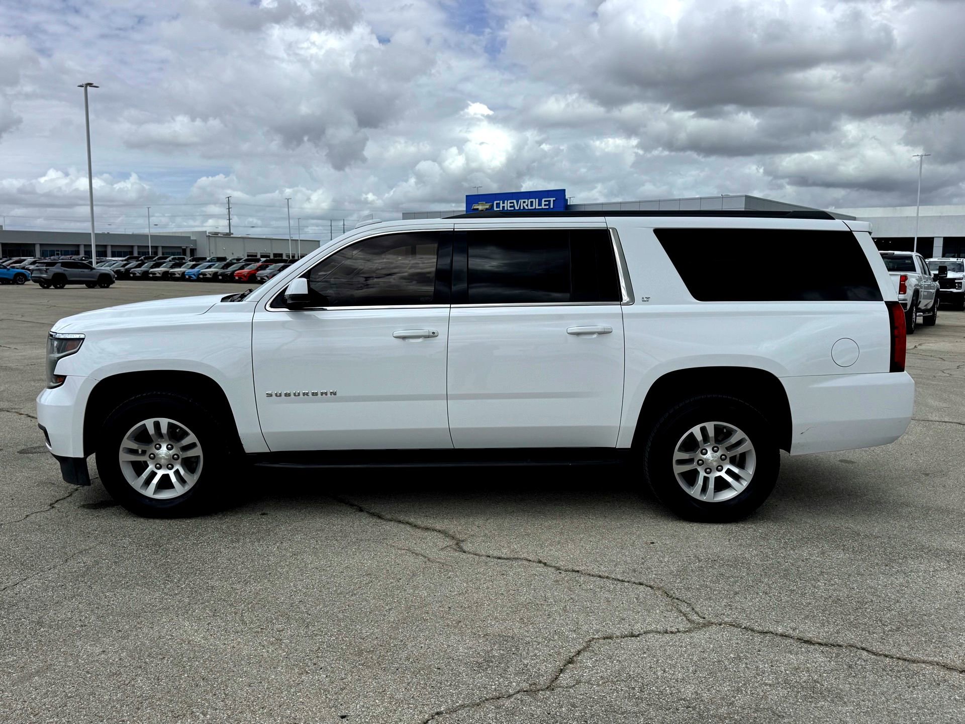 Used 2018 Chevrolet Suburban LT RWD image 10