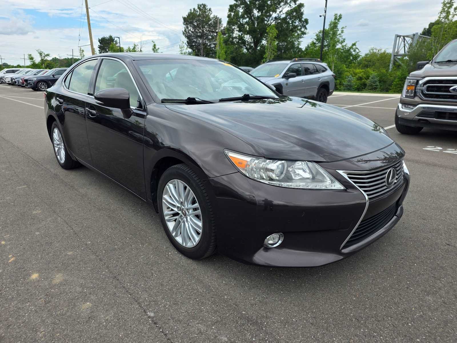 Used 2014 Lexus ES 350 w/ Luxury Package FWD image 3