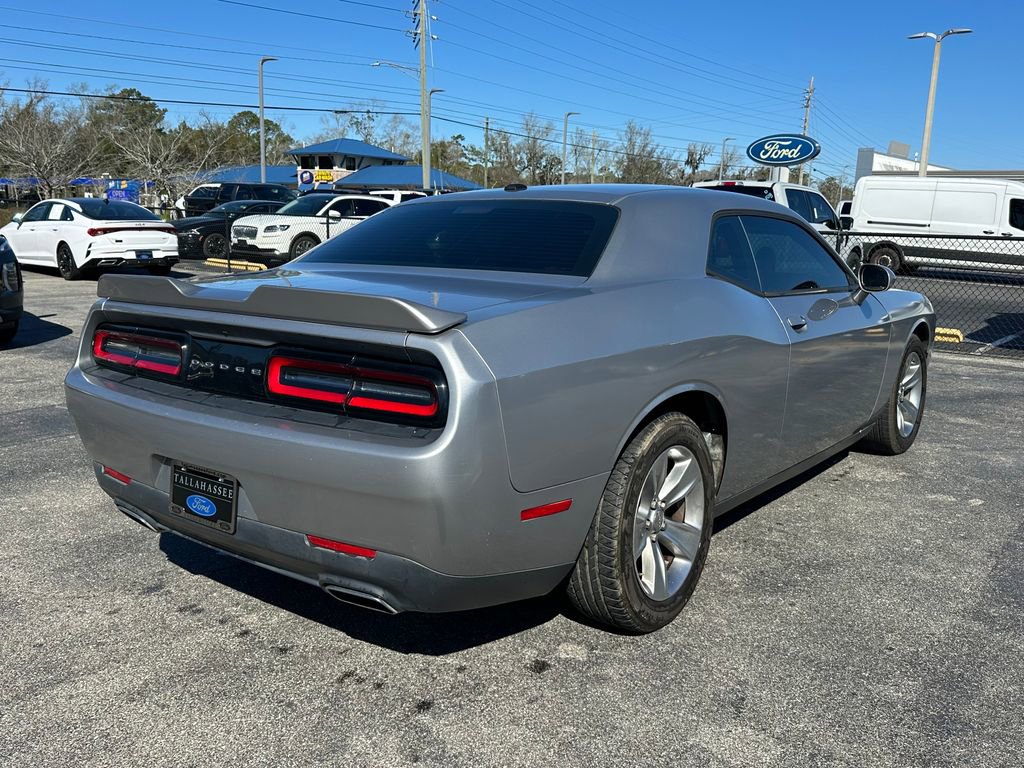 Used 2016 Dodge Challenger SXT image 4