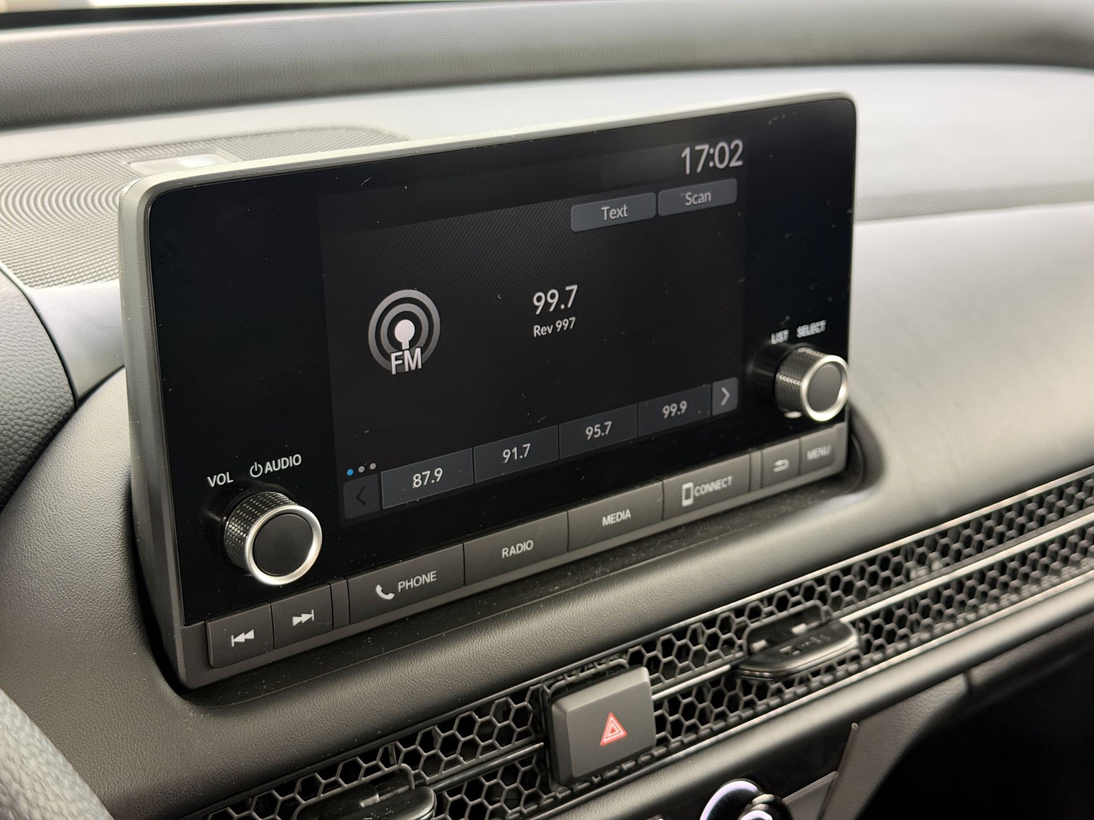 Certified 2025 Honda HR-V LX image 19