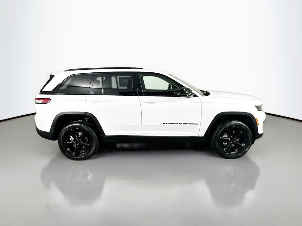New 2025 Jeep Grand Cherokee Altitude image 8