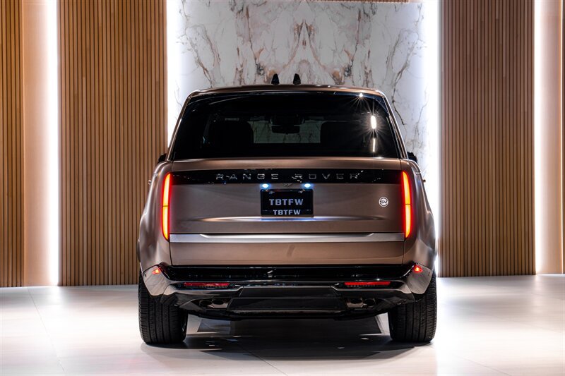 Used 2023 Land Rover Range Rover SV AWD/4WD image 3