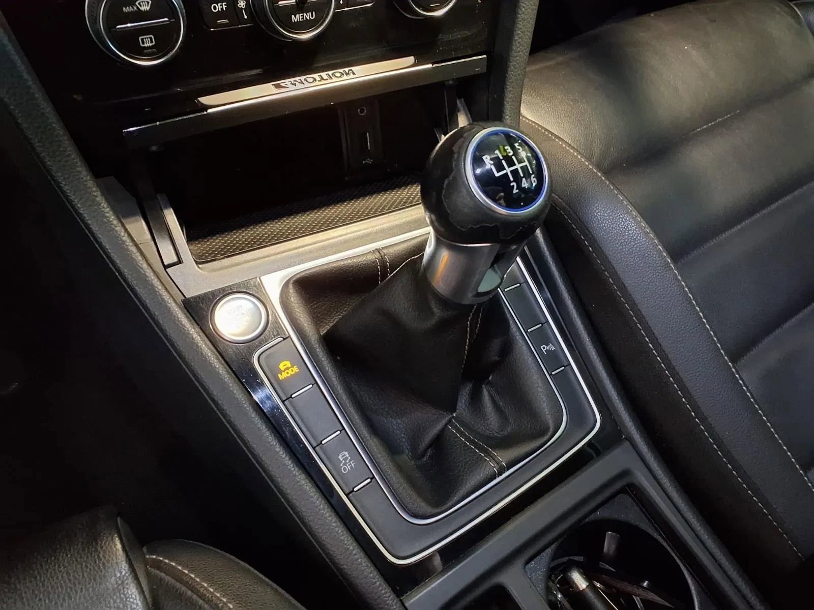 Used 2017 Volkswagen Golf R 4-Door image 20